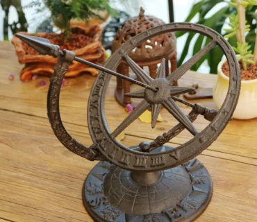 kf-S9a48eb35c9254f2e946c0e08c67d178c0-Antique-Rustic-Cast-Iron-The-Sun-And-The-Star-Gauge-Figurines-For-Home-Office-Tabletop-Decoration